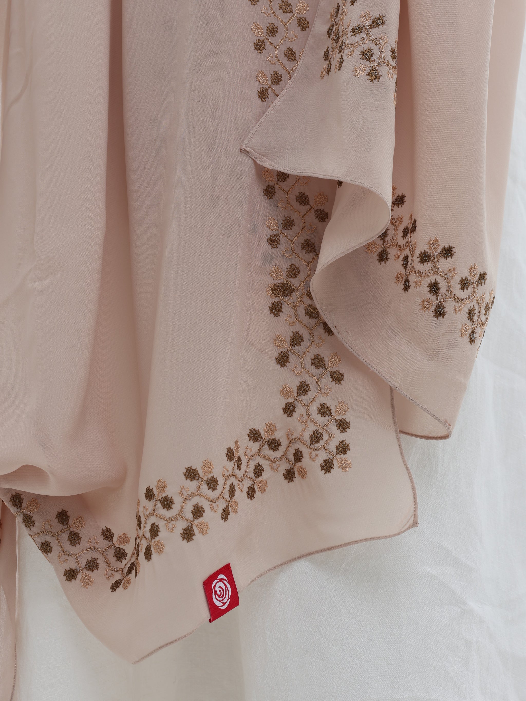 UQ1-01 شيل بيت عريضة مطرزة