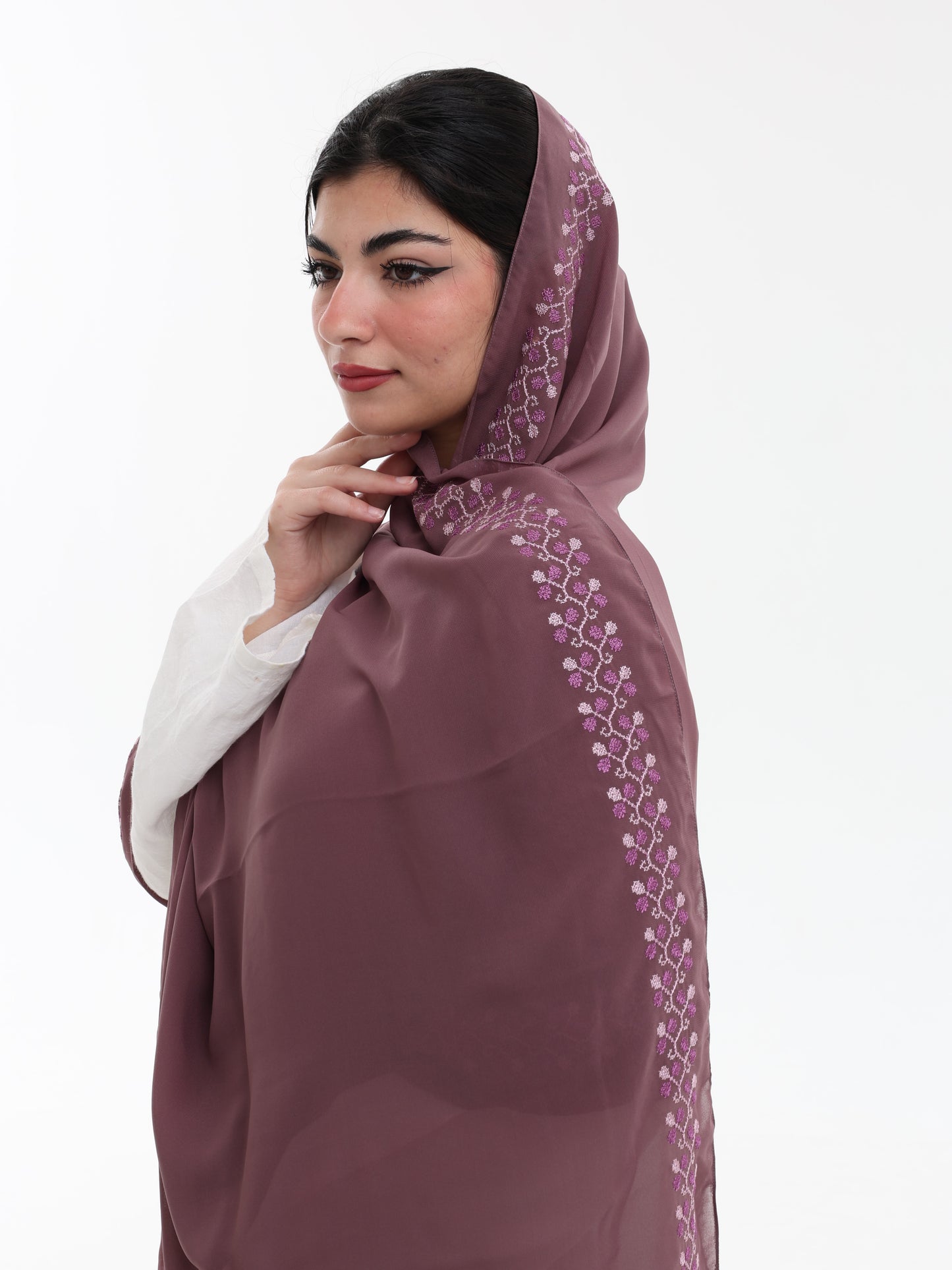 UQ1-08 شيل بيت عريضة مطرزة