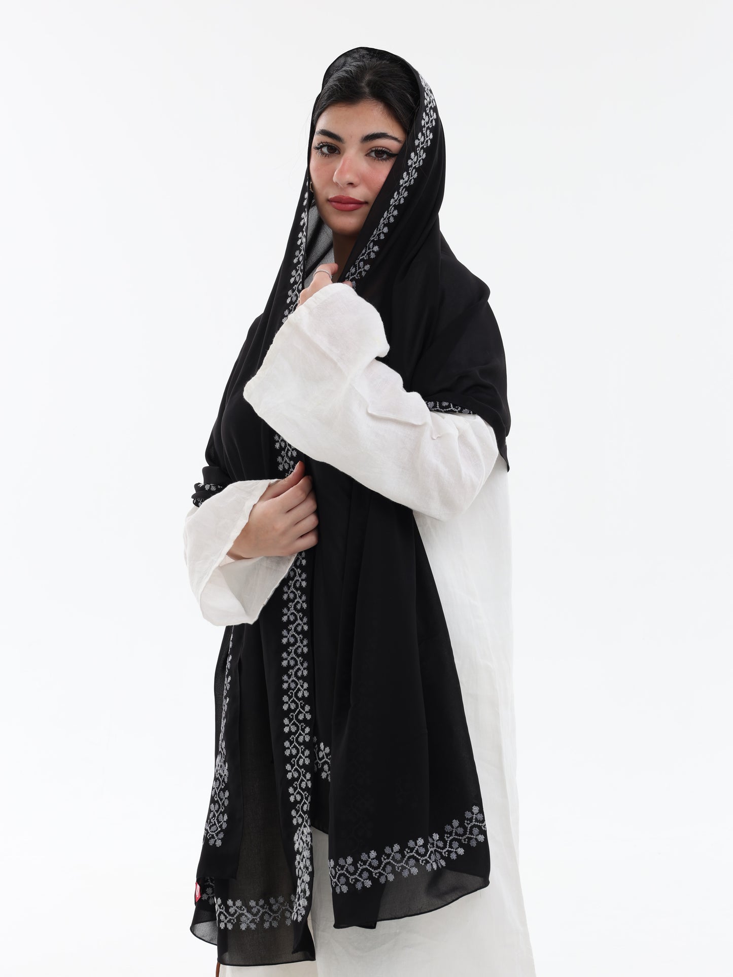 UQ1-07 شيل بيت عريضة مطرزة