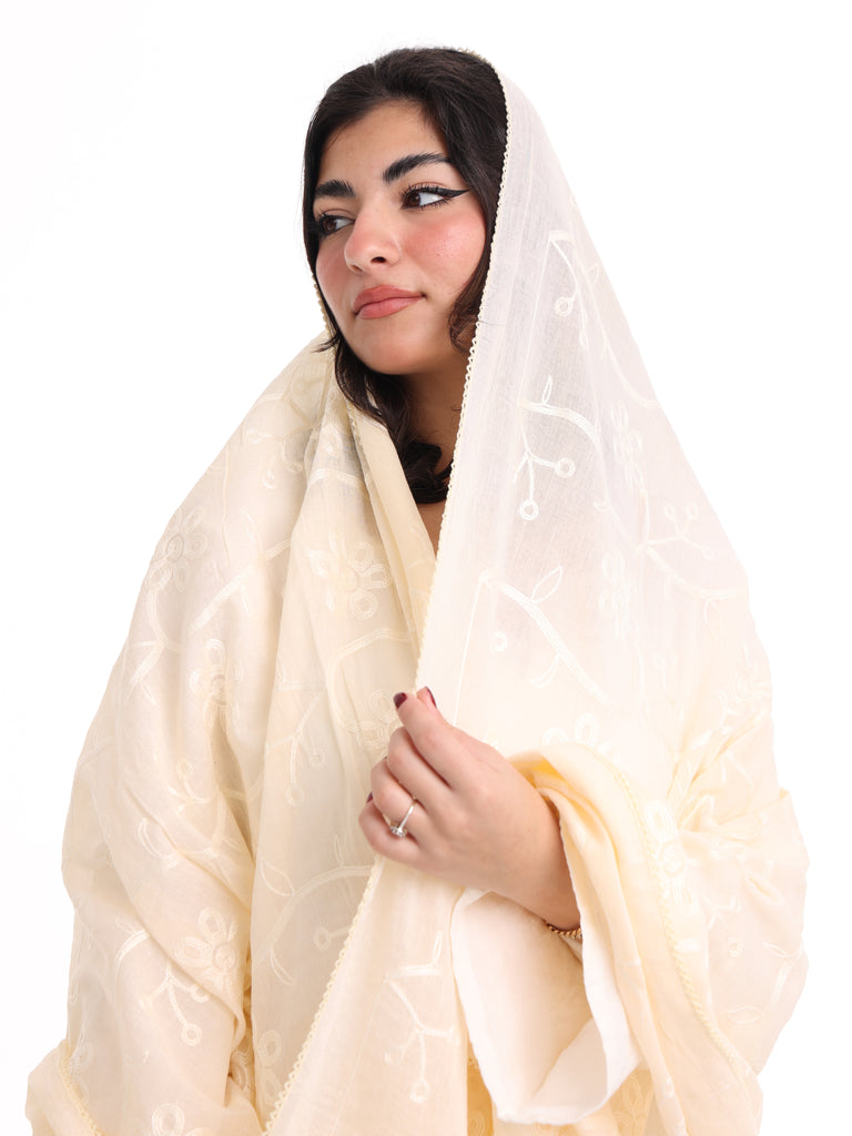 TR1_07 شيله مطرزة بيج عريضة